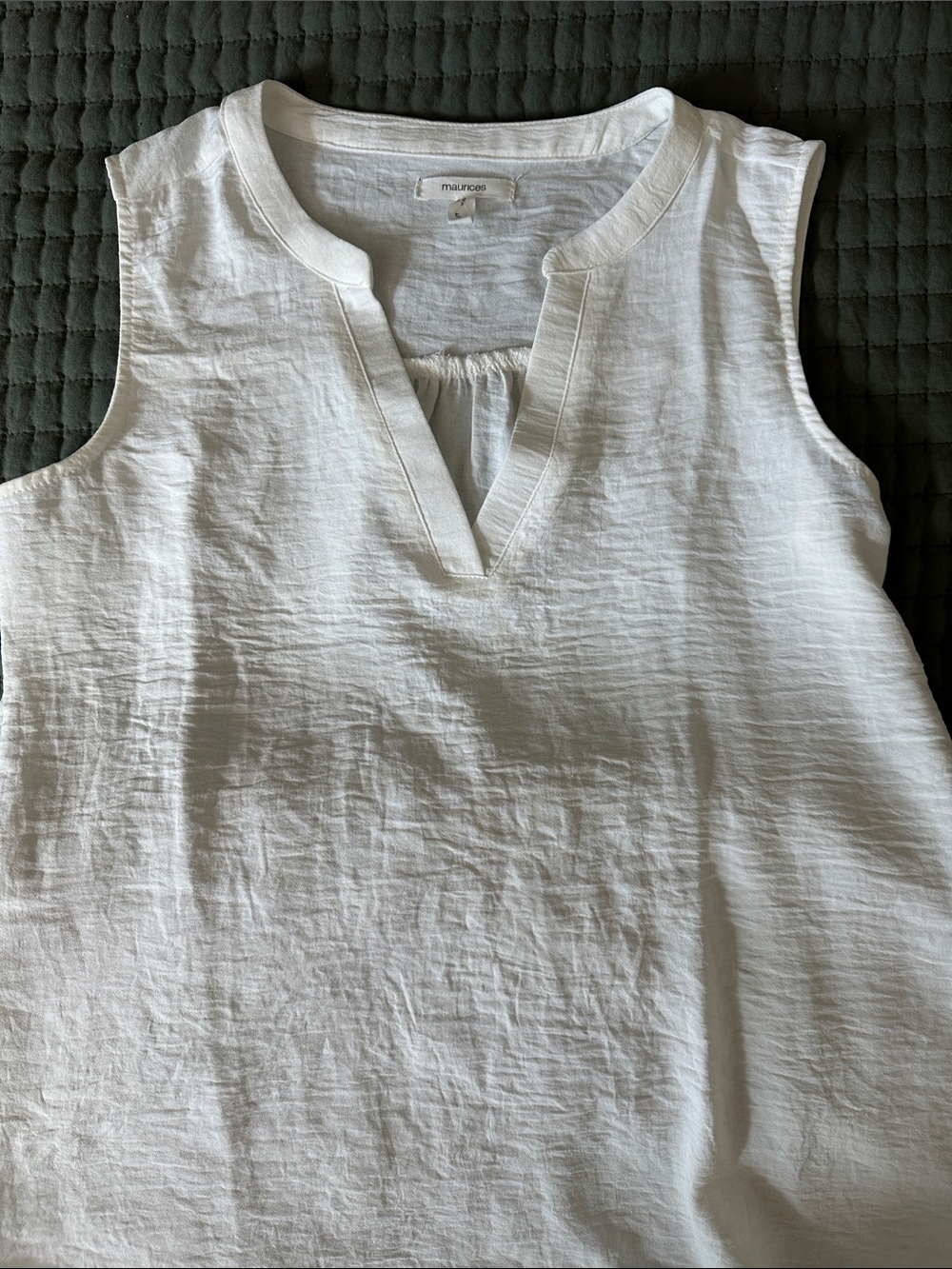 Maurice’s Off White Sleeveless Split V-Neck Crepe Dress Shell Tank Size Small
